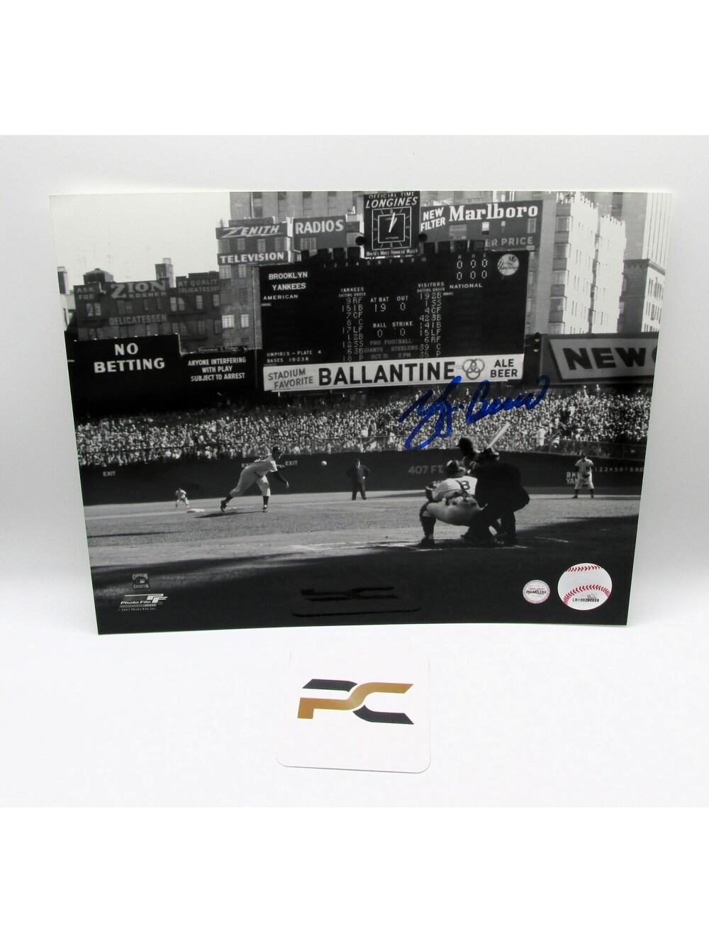 Yogi Berra Signed 8x10 Photo With COA (PC485386) (Yankees)
